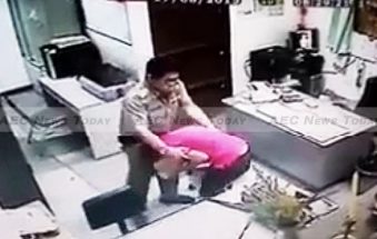 Slap ass Thailand Post Office boss moved (video)