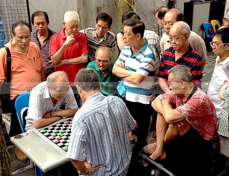 Ageing Singapore: Elderly Chinese men play draughts in Singapore's Chinatown – by 2026 Singapore will become a super-aged society