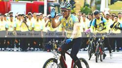 Thailand Crown Prince leads 99,999 on ‘Bike For Dad’ (video)