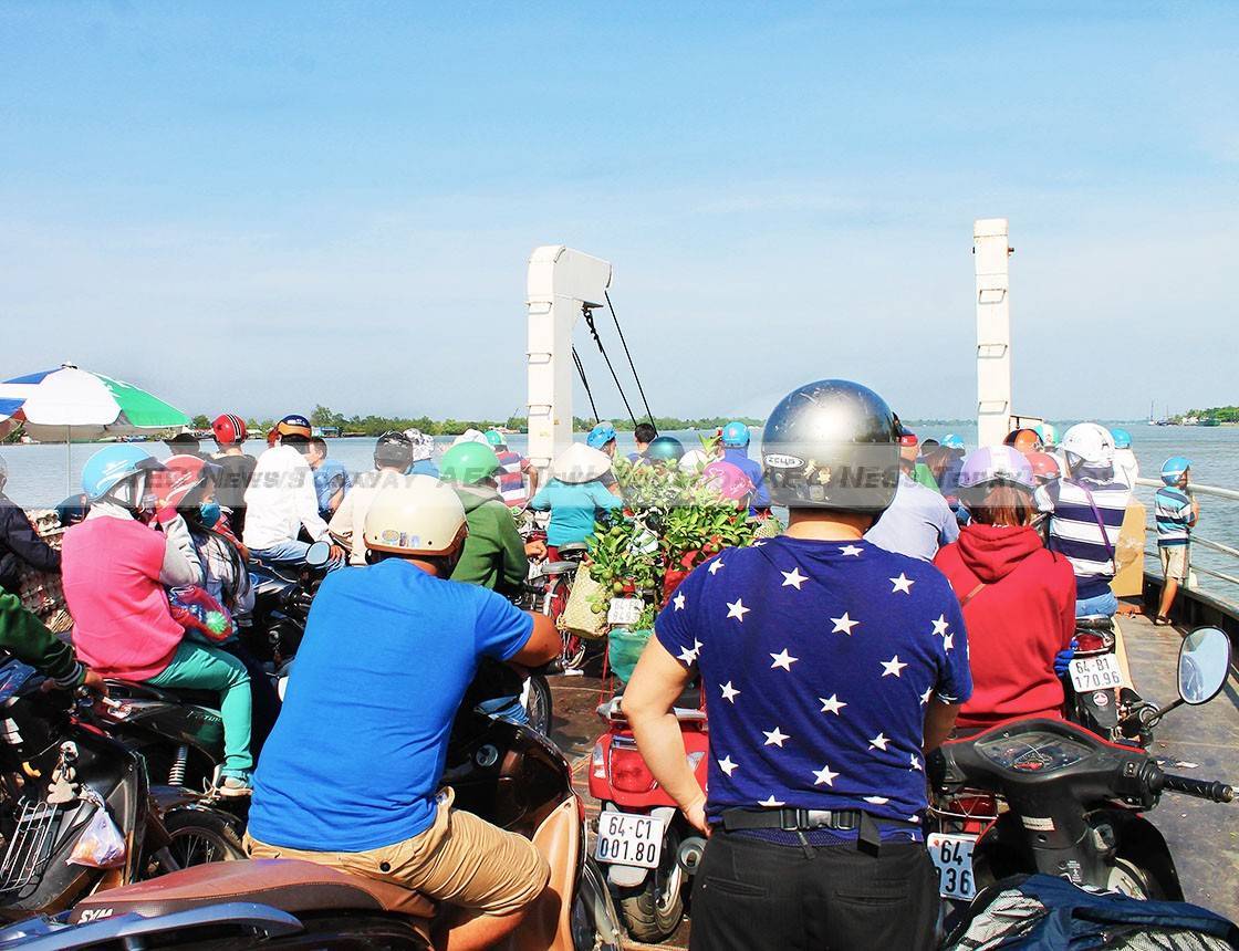 Crossing the Mekong Delta by barge | Asean News Today