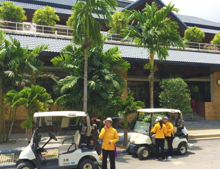 Krungthep Kreetha Golf Club clubhouse houses an excellent restaurant serving a range of tasty Thai dishes