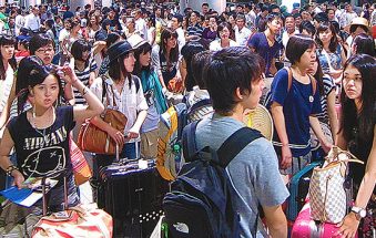 No Relief in Sight to Tan Son Nhat Growing Pains