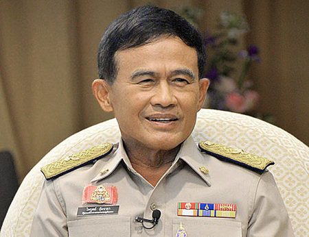 Thailand Justice Minister General Paiboon Koomchaya: Illegal drugs need to be treated in three stages: suppression, prevention and rehabilitation