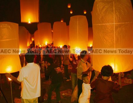 File Photo: Launching Khom Loi at Mae Jo University, Chiang Mai. The Yi Peng and Loy Krathong festivals in Chiang Mai have been cancelled for this year in the wake of King Bhumibol Adulyadej's death