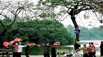 Hoan Kiem Lake, Hanoi , Vietnam