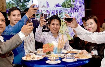 Cambodia Asian Business Networking Night finds most happy (gallery)