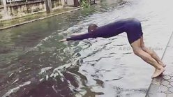 Bangkok flood spawns new Thai swimming champion (video)