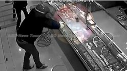 Comedy central: hi-tech glass foils Malaysian gold shop thieves (video)