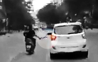 Catoptrophobic Vietnamese hacker stuns Thai netizens (video)