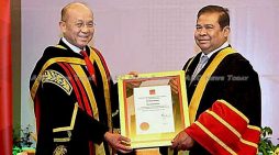 Cambodia Central Bank Governor lauded with prestigious award (video)