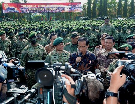Indonesia President Joko Widodo with former Indonesia Army chief, General Gatot Nurmantyo