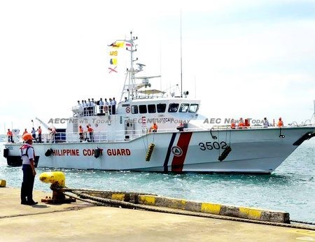 Calls for the Philippines to exert its sovereignty over Panatag shoal are increasing with calls for coast guard boats to be sent to protect Filipino fishermen 