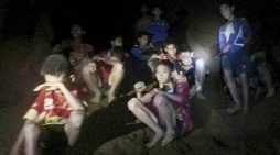 First video of Thai football team alive trapped in flooded cave (HD video) *updated