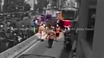 Jakarta mob beats hit-and-run bus lane interloper (video)