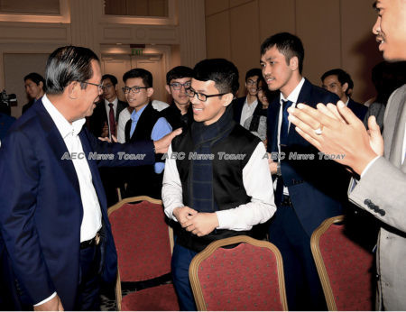 Hun Sen meets Khmer students in Turkey during trade bolstering visit