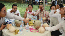 Khmer gather to eat ork ambok as disruption attempt foiled (photo gallery)