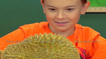 When American kids meet a durian (video)