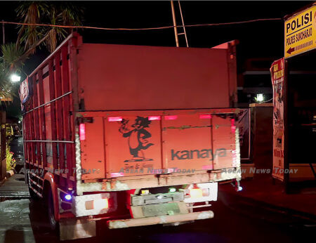 The truck carrying the dogs enters Sukoharjo police station